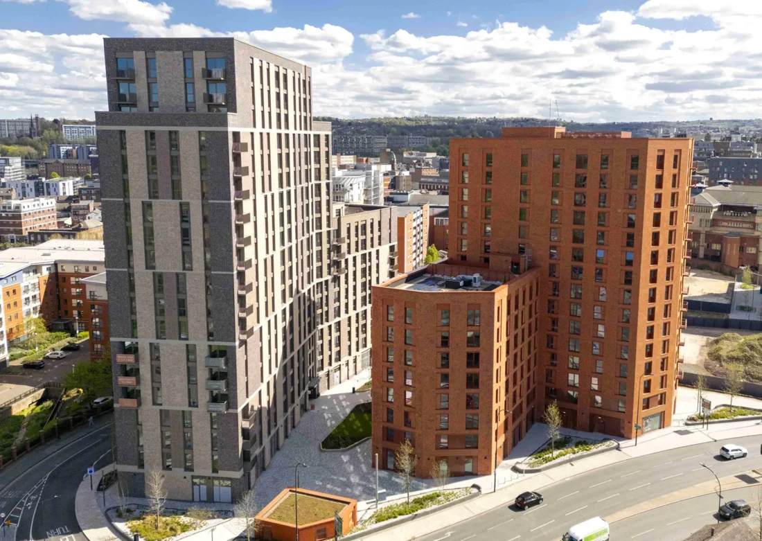 Prosjektet Soho yard/West Bar Square i sentrum av Sheffield omfatter to høyhus med til sammen over 360 nye boliger