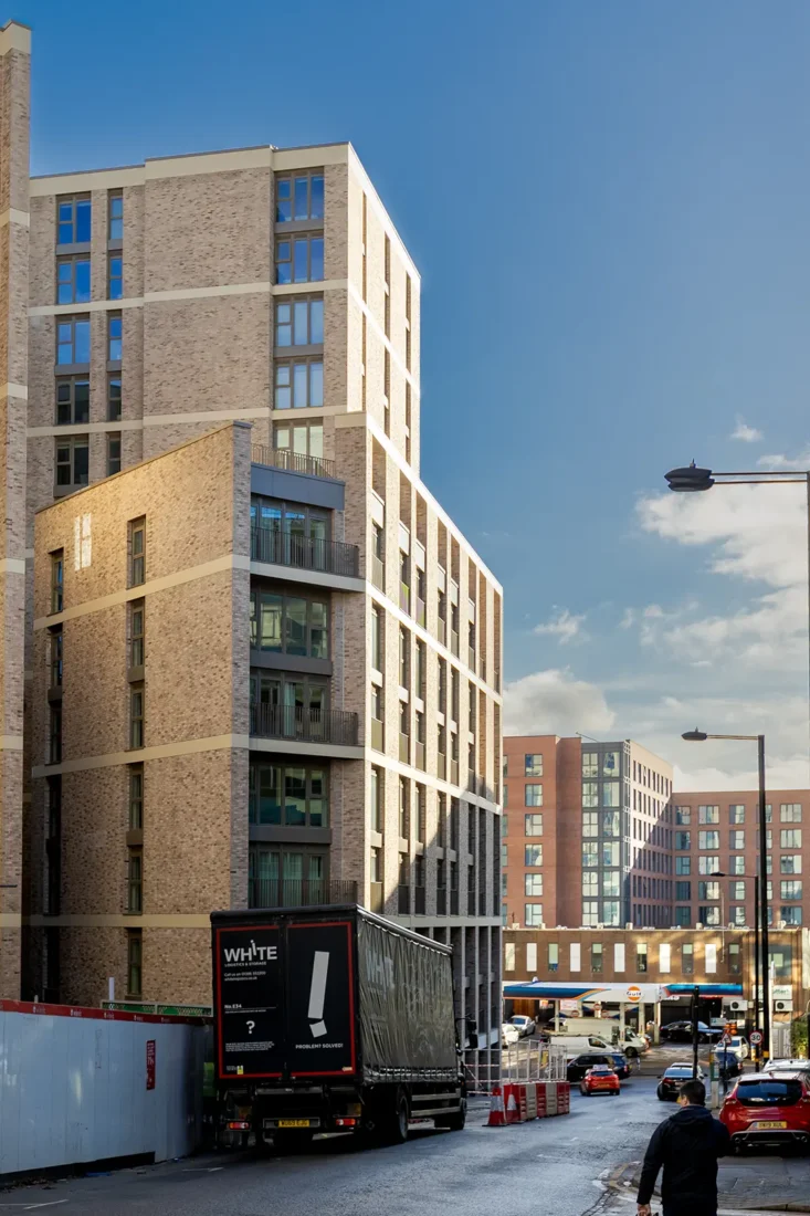 The Holloway, nybygg kledd med stofix