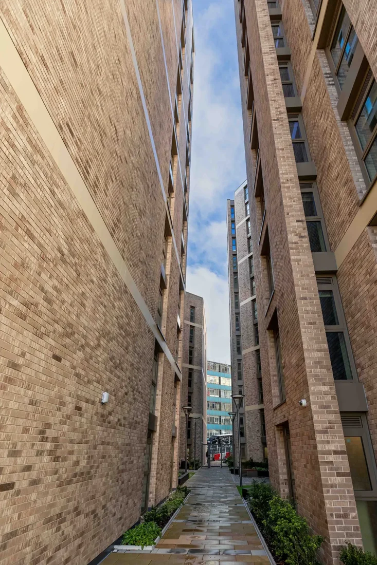 The Holloway, nybygg kledd med stofix