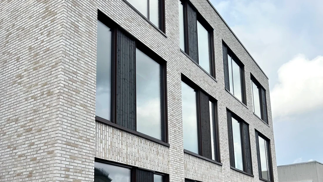 nybygget i Dronningsgate 19 i Moss. fasaden er kledd med stofix teglfasade