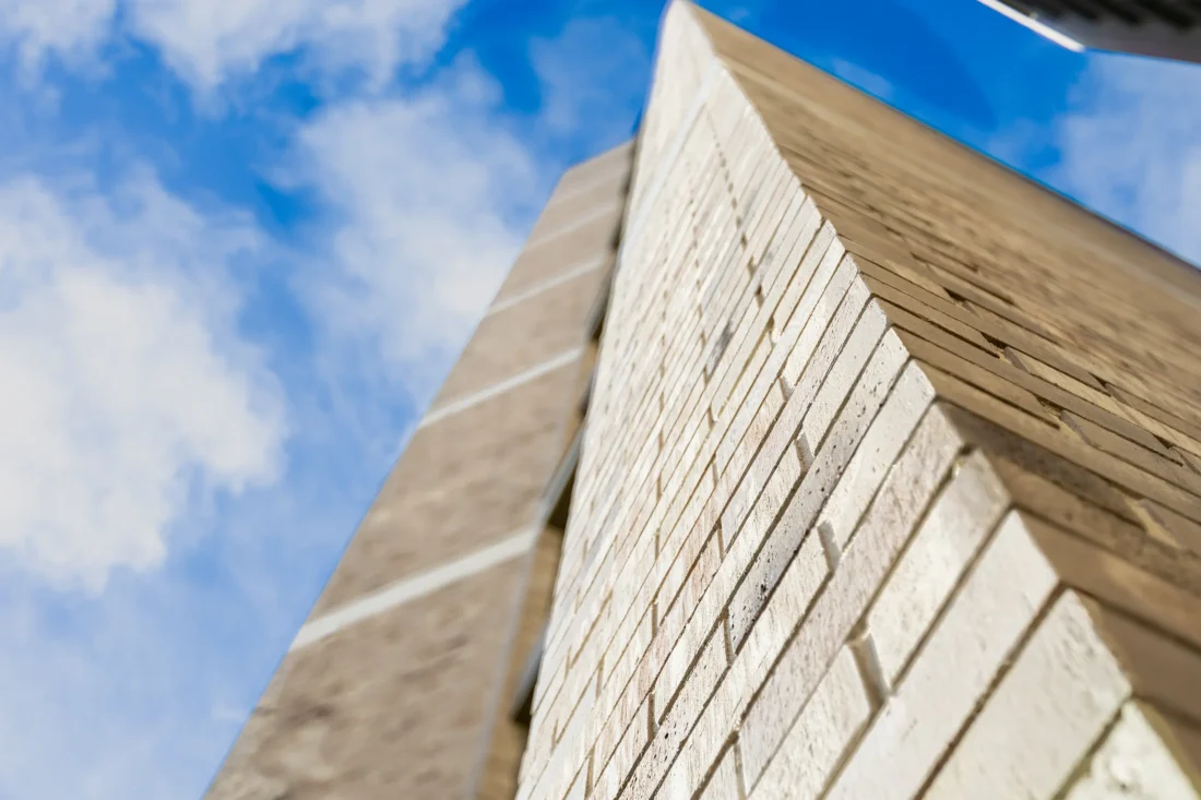 nærbilde av fasade med stofic