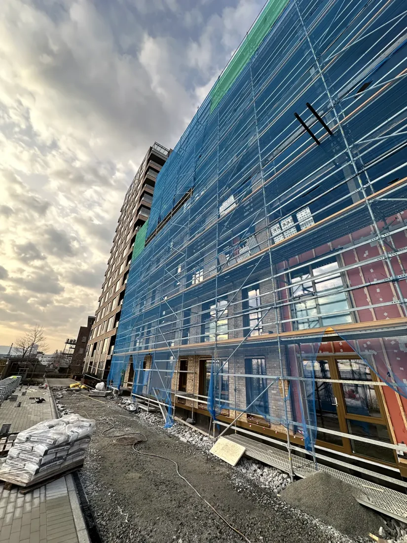 bilder av nybygget under oppføring, Parken i Mitt Hillevåg